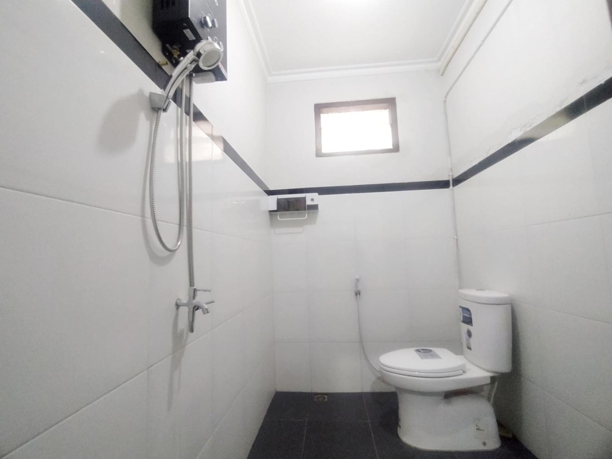 Reddoorz Syariah Near Stasiun Purwokerto Hotel Екстериор снимка